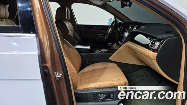 Bentley Bentayga 2018 — Şəkil 8/20