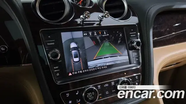 Bentley Bentayga 2018 — Şəkil 13/20