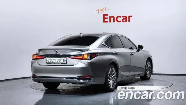 Lexus ES300h 2023 — ფოტო 9/20
