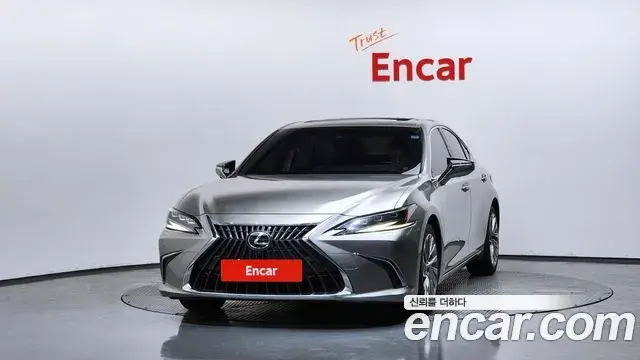 Lexus ES300h 2023 — ფოტო 18/20