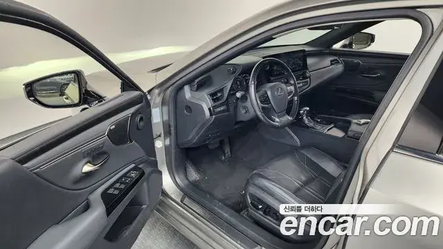 Lexus ES300h 2023 — ფოტო 6/20