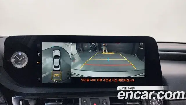 Lexus ES300h 2023 — ფოტო 2/20
