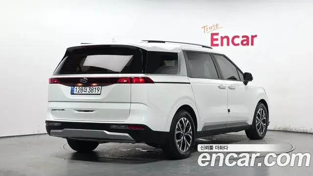 Kia Carnival 2021 — Фото 1/20