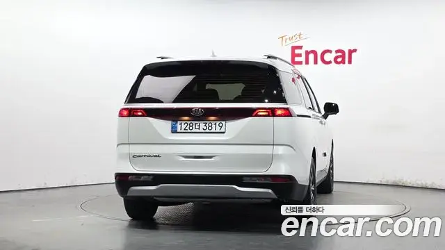 Kia Carnival 2021 — Фото 3/20