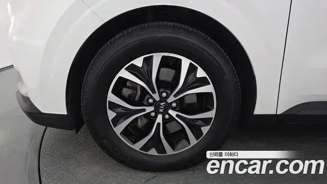 Kia Carnival 2021 — Фото 4/20
