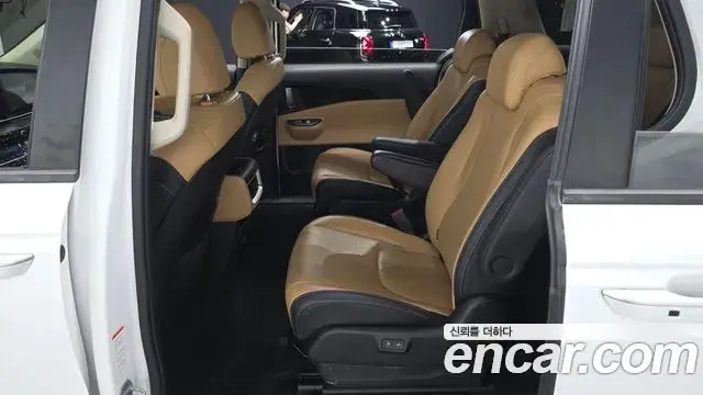 Kia Carnival 2021 — Фото 12/20