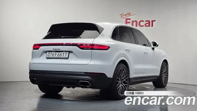 Porsche Cayenne 2021 — Photo 29/33