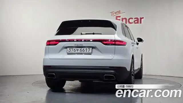 Porsche Cayenne 2021 — Photo 9/33