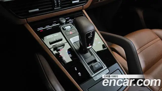 Porsche Cayenne 2021 — Photo 17/33