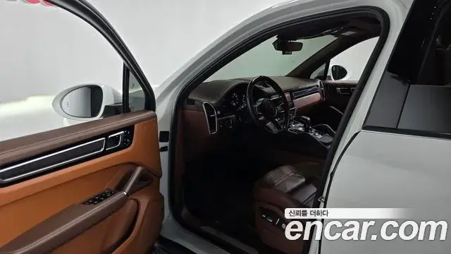 Porsche Cayenne 2021 — Photo 18/33