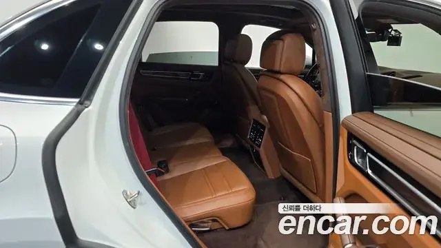 Porsche Cayenne 2021 — Photo 25/33