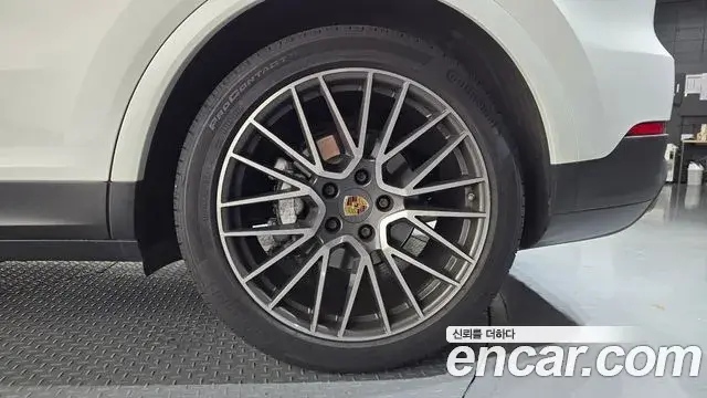 Porsche Cayenne 2021 — Photo 26/33
