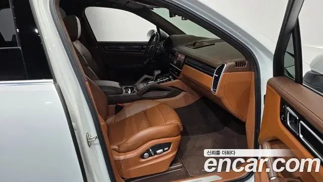 Porsche Cayenne 2021 — Photo 23/33