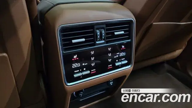 Porsche Cayenne 2021 — Photo 27/33