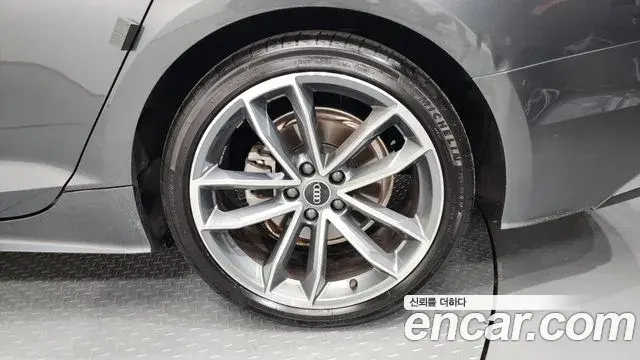 Audi A5 2022 — ფოტო 34/39
