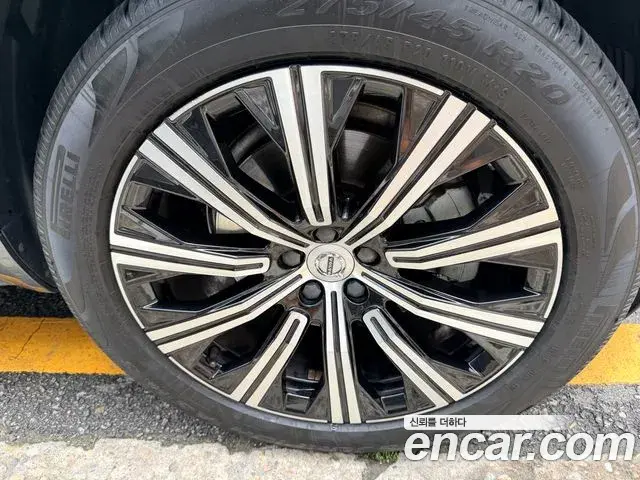 Volvo XC90 2019 — ფოტო 12/13