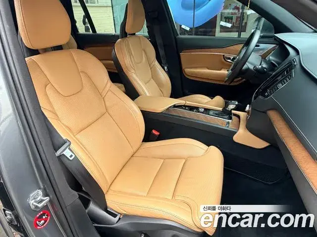 Volvo XC90 2019 — ფოტო 13/13