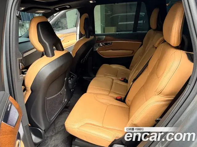 Volvo XC90 2019 — ფოტო 8/13