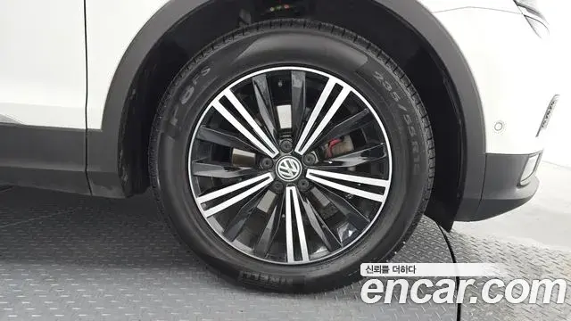 Volkswagen Tiguan 2019 — Şəkil 28/31