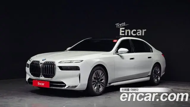 BMW 7 Series 2022 — Şəkil 23/34
