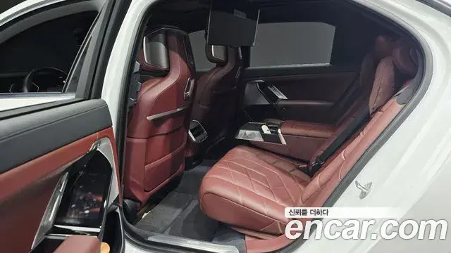 BMW 7 Series 2022 — Şəkil 21/34