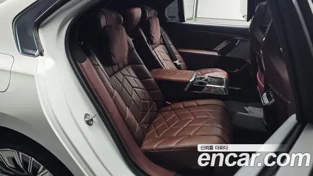 BMW 7 Series 2022 — Şəkil 10/34