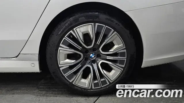 BMW 7 Series 2022 — Şəkil 33/34