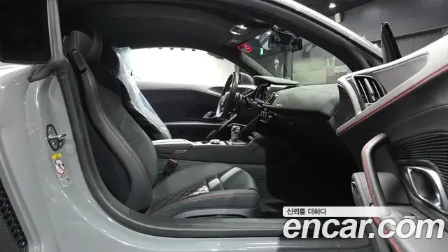 Audi R8 2021 — Şəkil 26/30