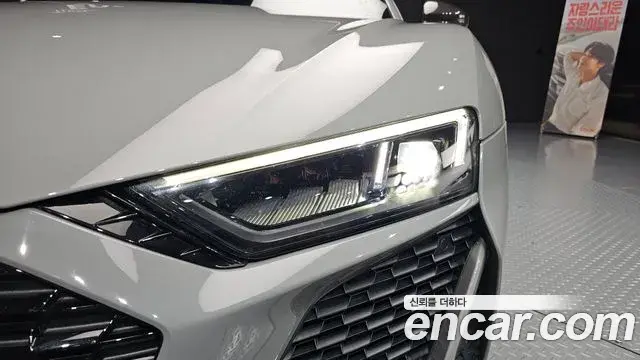 Audi R8 2021 — Şəkil 27/30