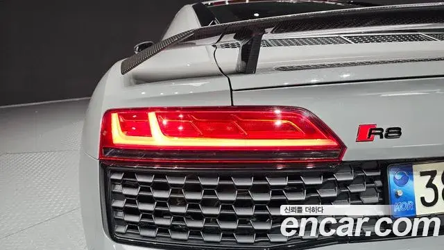 Audi R8 2021 — Şəkil 8/30