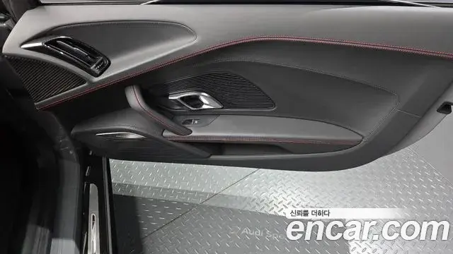 Audi R8 2021 — Şəkil 17/30