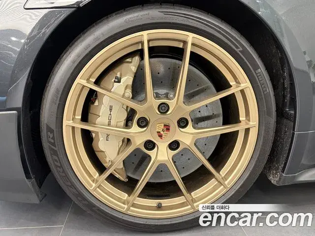 Porsche Taycan 2025 — ფოტო 3/19