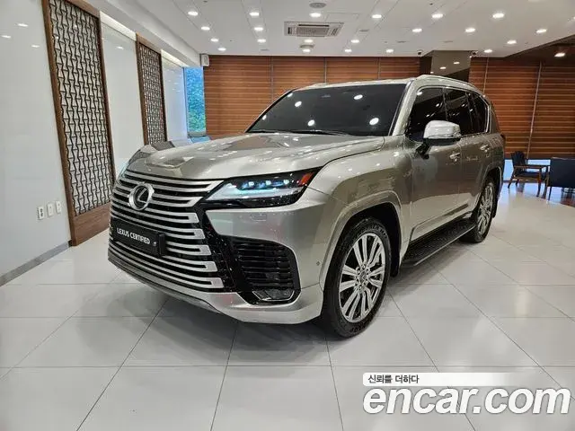 Lexus LX 2025 — Photo 1/15