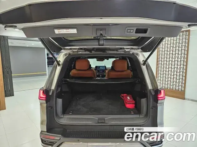 Lexus LX 2025 — Photo 8/15