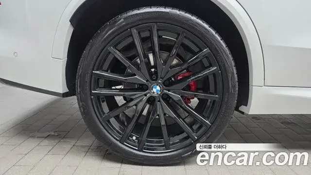 BMW X5 2025 — Photo 28/32