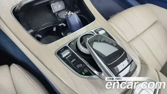 Mercedes-Benz E-Class 2022 — ფოტო 26/30