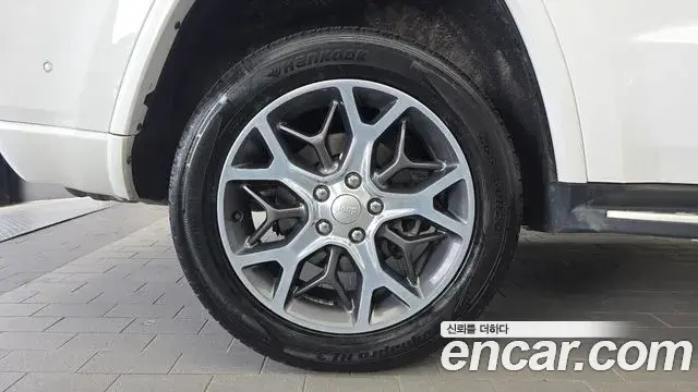 Jeep Grand Cherokee 2019 — ფოტო 33/34