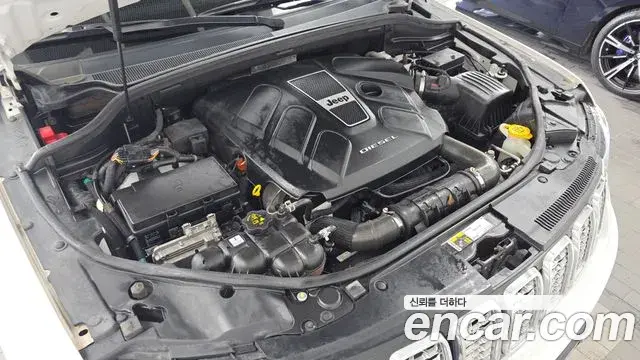 Jeep Grand Cherokee 2019 — ფოტო 24/34