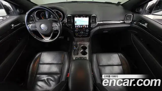 Jeep Grand Cherokee 2019 — ფოტო 32/34