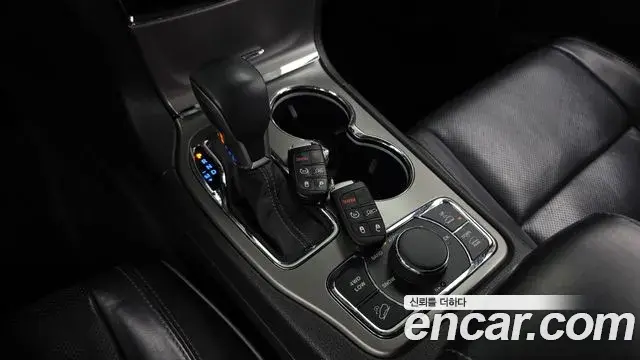 Jeep Grand Cherokee 2019 — ფოტო 7/34