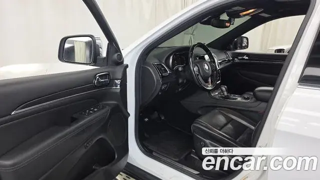 Jeep Grand Cherokee 2019 — ფოტო 6/34