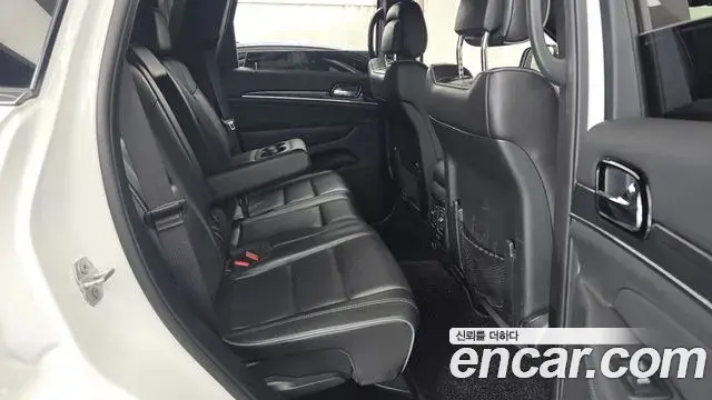 Jeep Grand Cherokee 2019 — ფოტო 21/34