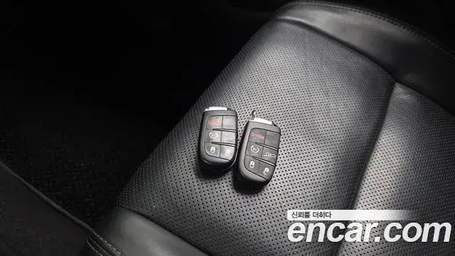 Jeep Grand Cherokee 2019 — ფოტო 14/34