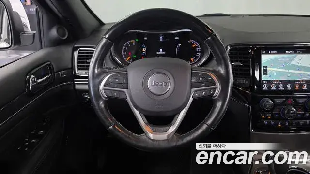 Jeep Grand Cherokee 2019 — ფოტო 22/34