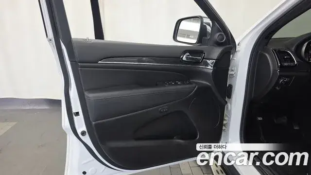 Jeep Grand Cherokee 2019 — ფოტო 3/34