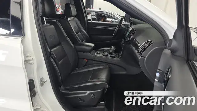 Jeep Grand Cherokee 2019 — ფოტო 34/34
