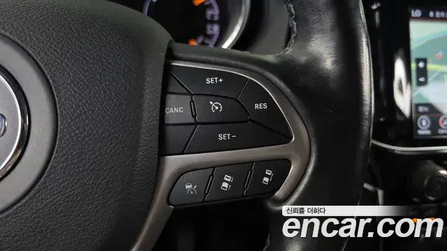 Jeep Grand Cherokee 2019 — ფოტო 20/34