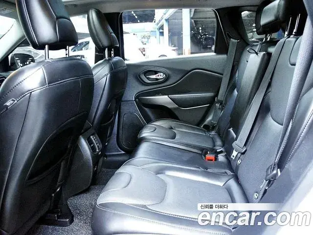 Jeep Cherokee 2021 — Photo 16/20