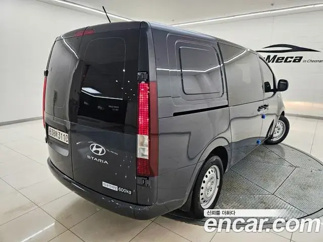 Hyundai Staria 2023 — Photo 3/20