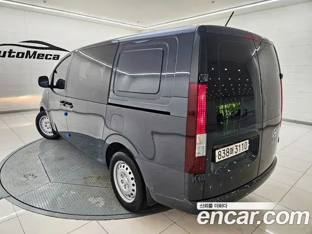 Hyundai Staria 2023 — Photo 8/20